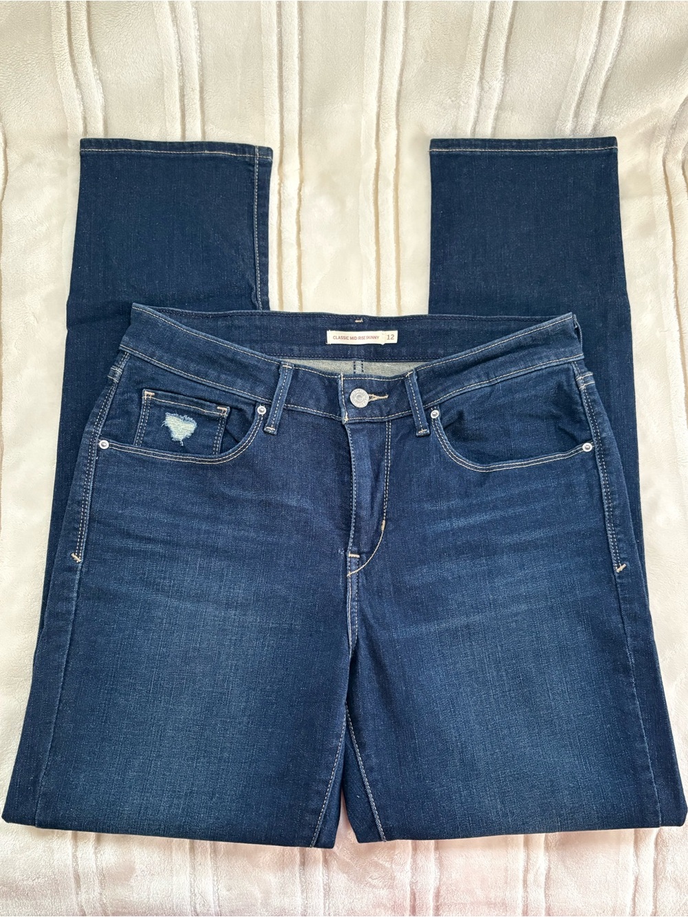 Levi’s Women’s Classic Mid Rise Skinny Jeans